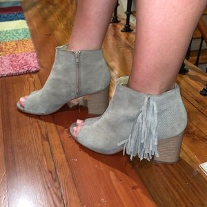 Kenzie fringe leather size 9 bootie heels